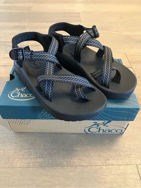 New Black Chaco Cushz Toe Loop Sandals
